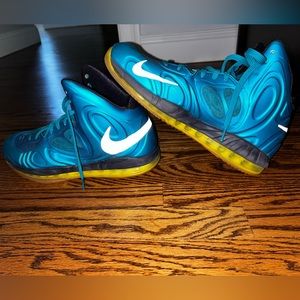 Men’s Nike Air Max Blue Hyperposite size 12